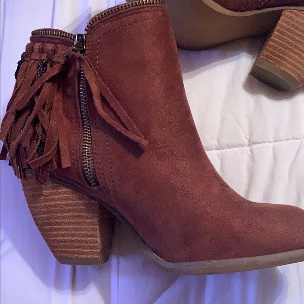 Bib brown/tan not rated fring booties